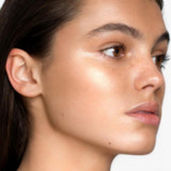 Nude By Nature Sheer Light Pressed Illuminator - Picture 2 of 8